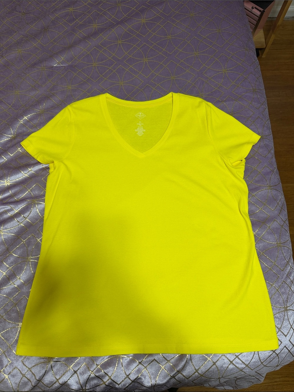 💥 Women’s V-Neck Short Sleeve Tee - Neon Yellow